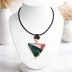 Colgante Doble Triángulo Geométrico Multicolor con Cordón Negro