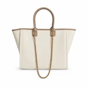 Bolso Tripoli beige combinado con cadenas